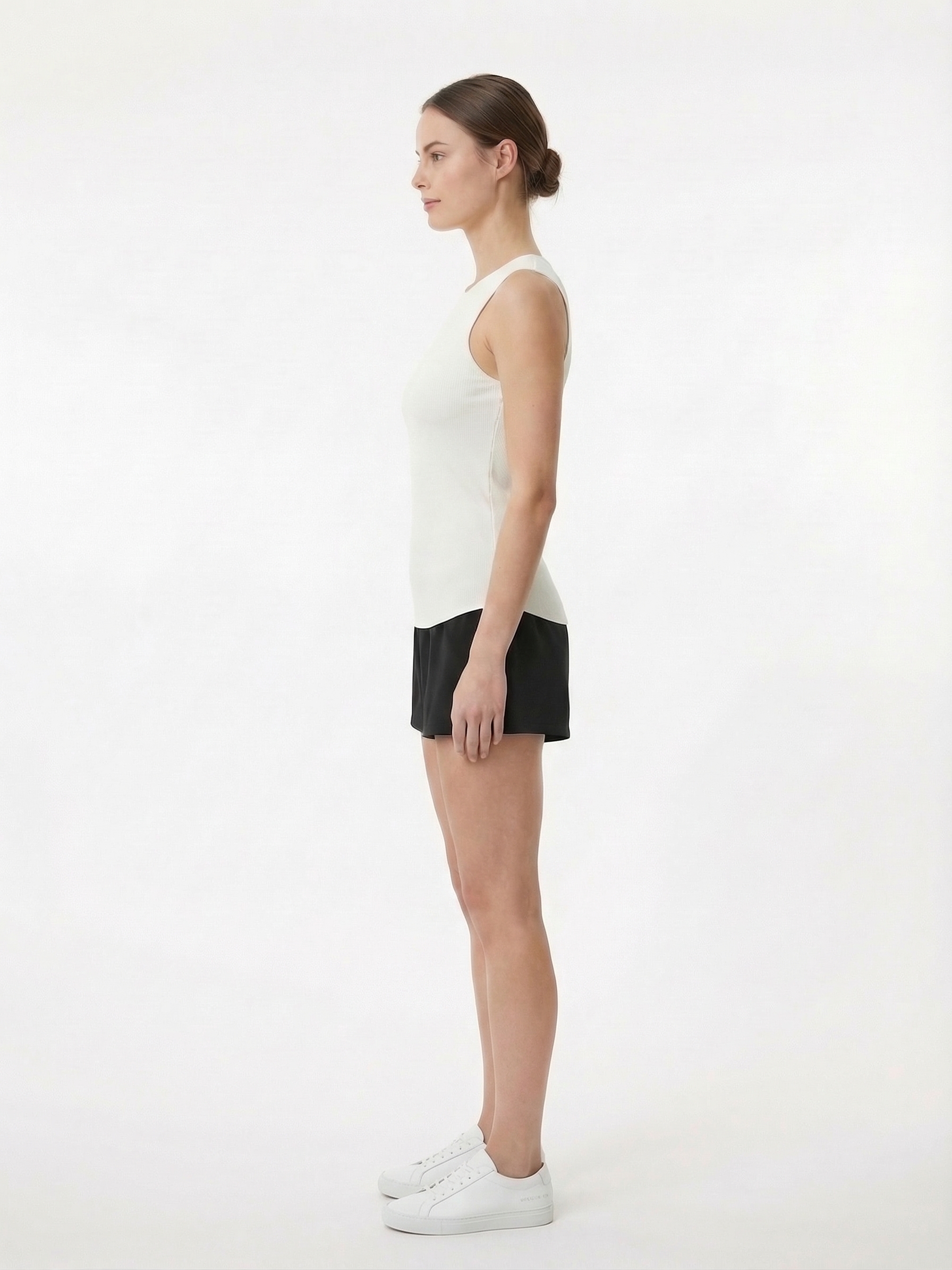 白色侧面全身照片